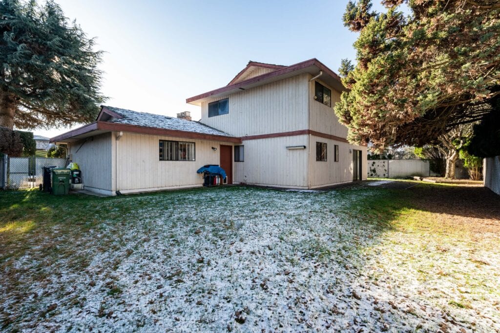 8091 Rideau Place Yard